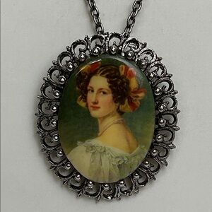 Vintage Victorian-style Silver Cameo Brooch Pendant Necklace